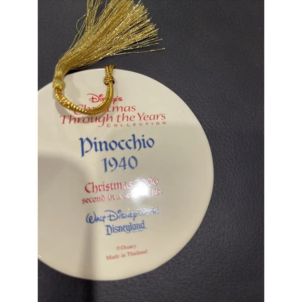 Walt‎ Disney World Seasons Greetings 2006 Pinocchio Ornament Holiday/Christmas